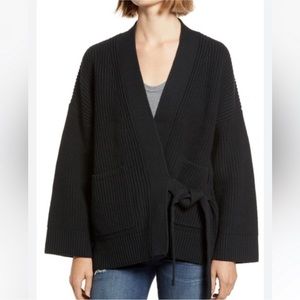 Wide-sleeve tie sweater
